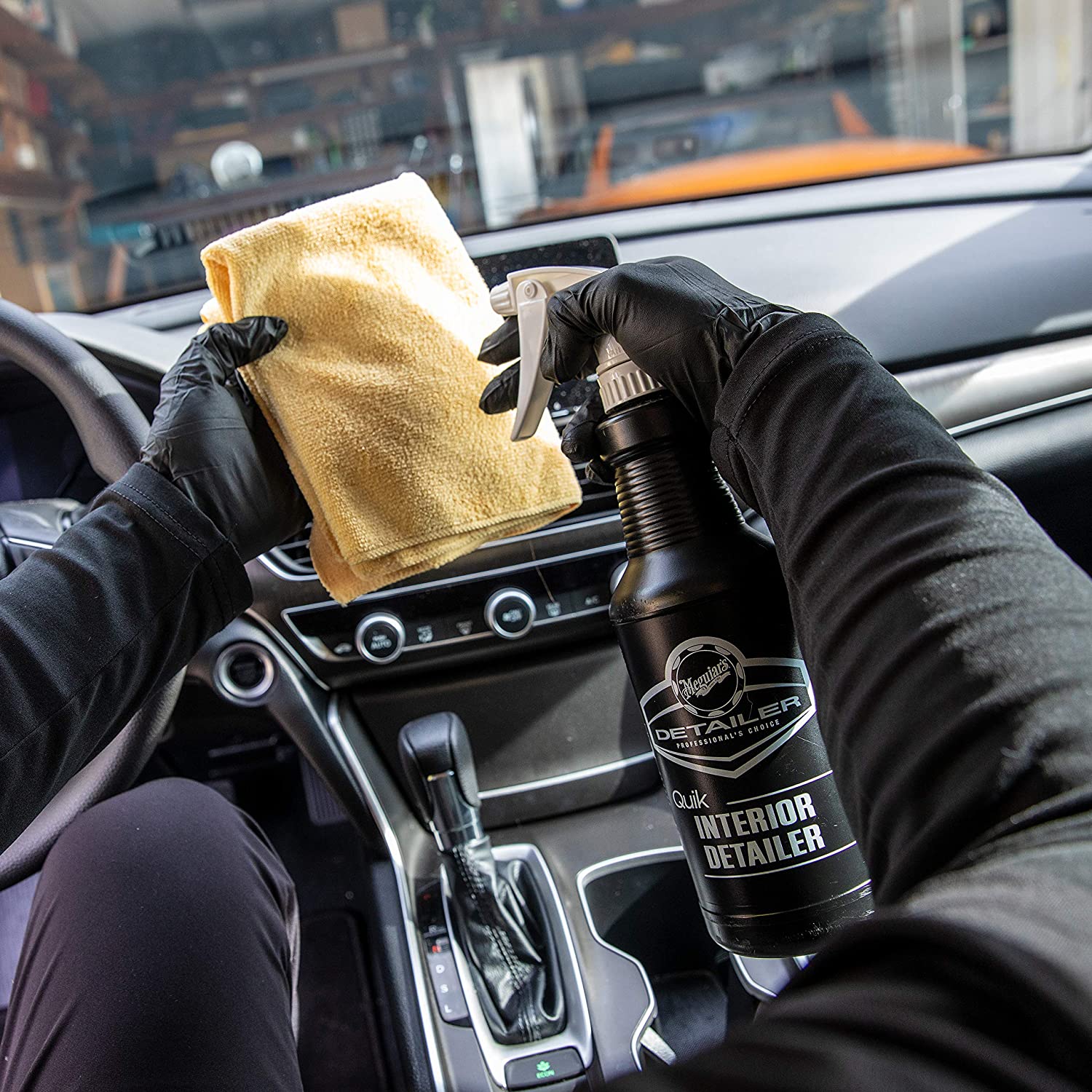 BOTELLA QUIK INTERIOR DETAILER (SIN PULVERIZADOR) 946 ML