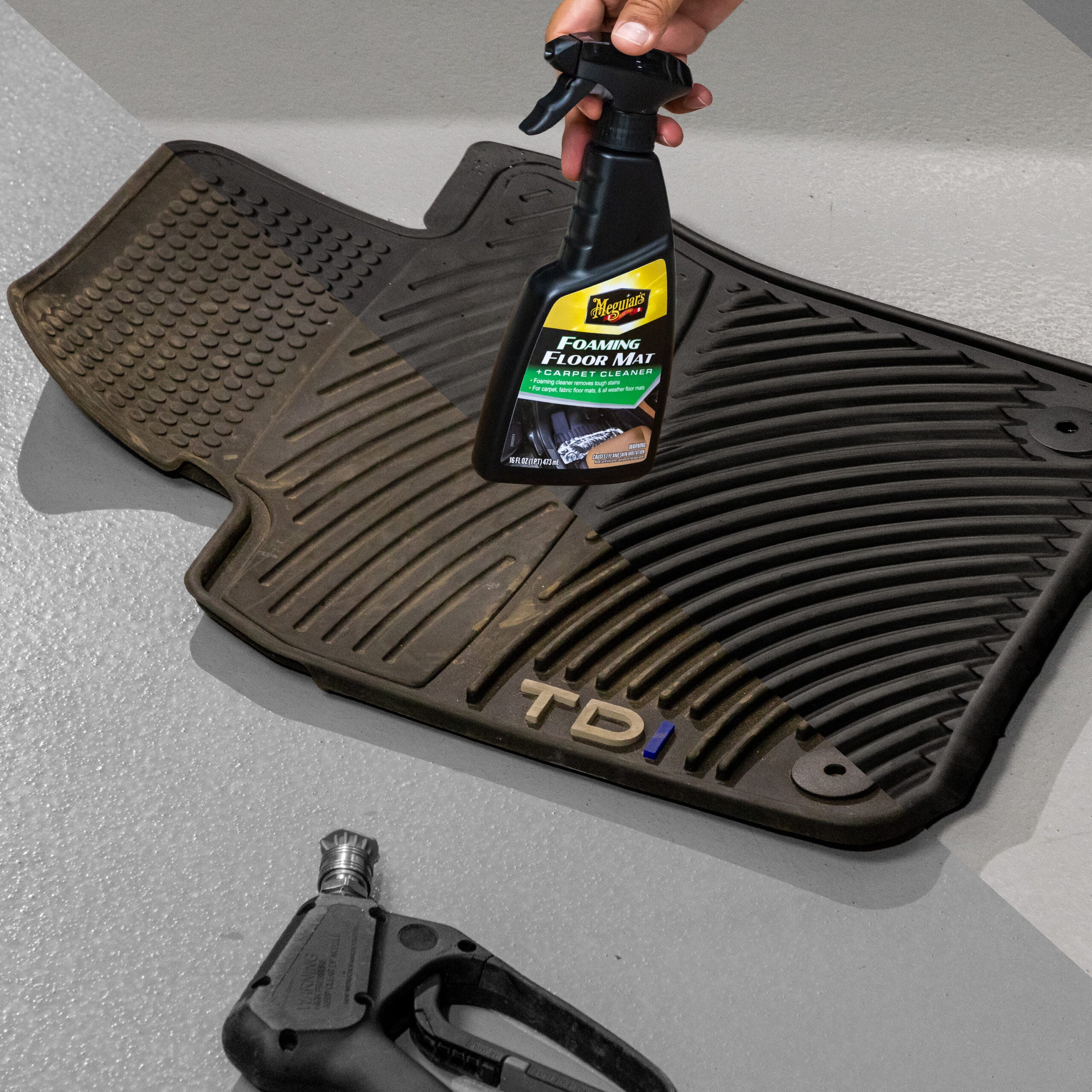 MEGUIAR'S FOAMING FLOOR MAT + CARPET CLEANER 473ml