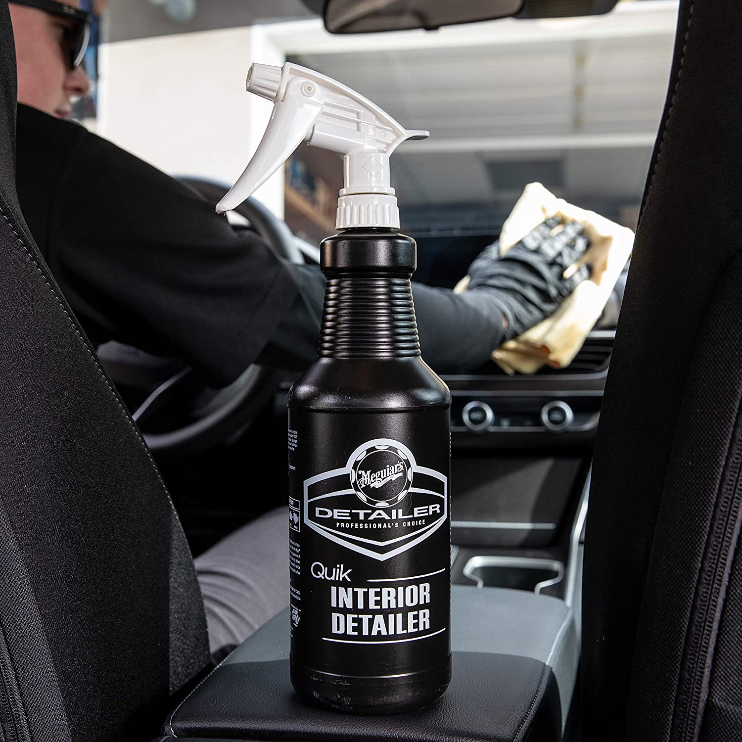 BOTELLA QUIK INTERIOR DETAILER (SIN PULVERIZADOR) 946 ML