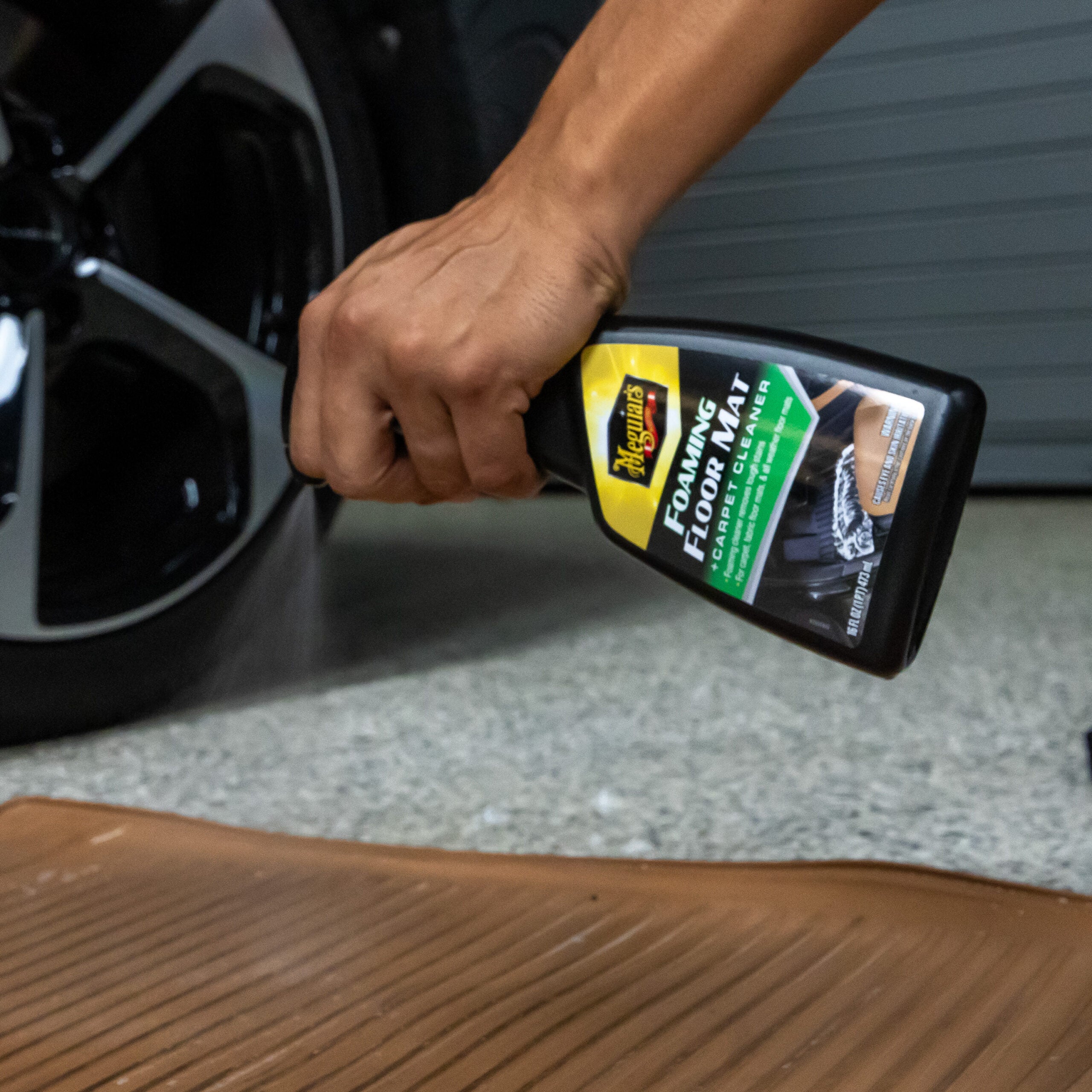 MEGUIAR'S FOAMING FLOOR MAT + CARPET CLEANER 473ml