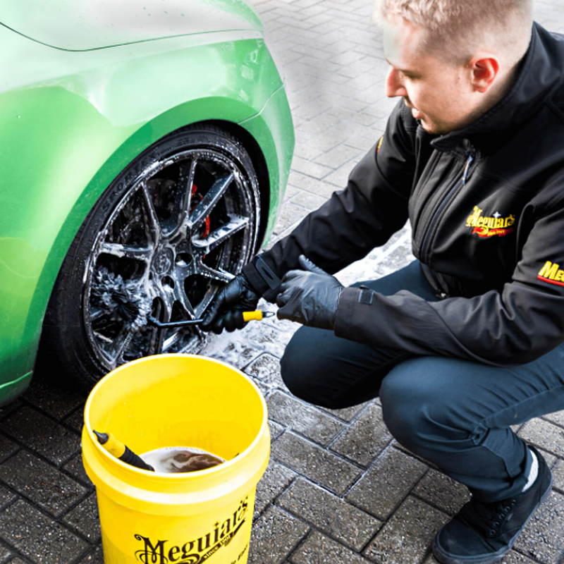 MEGUIAR'S CEPILLO DE LLANTAS CON ÁNGULO